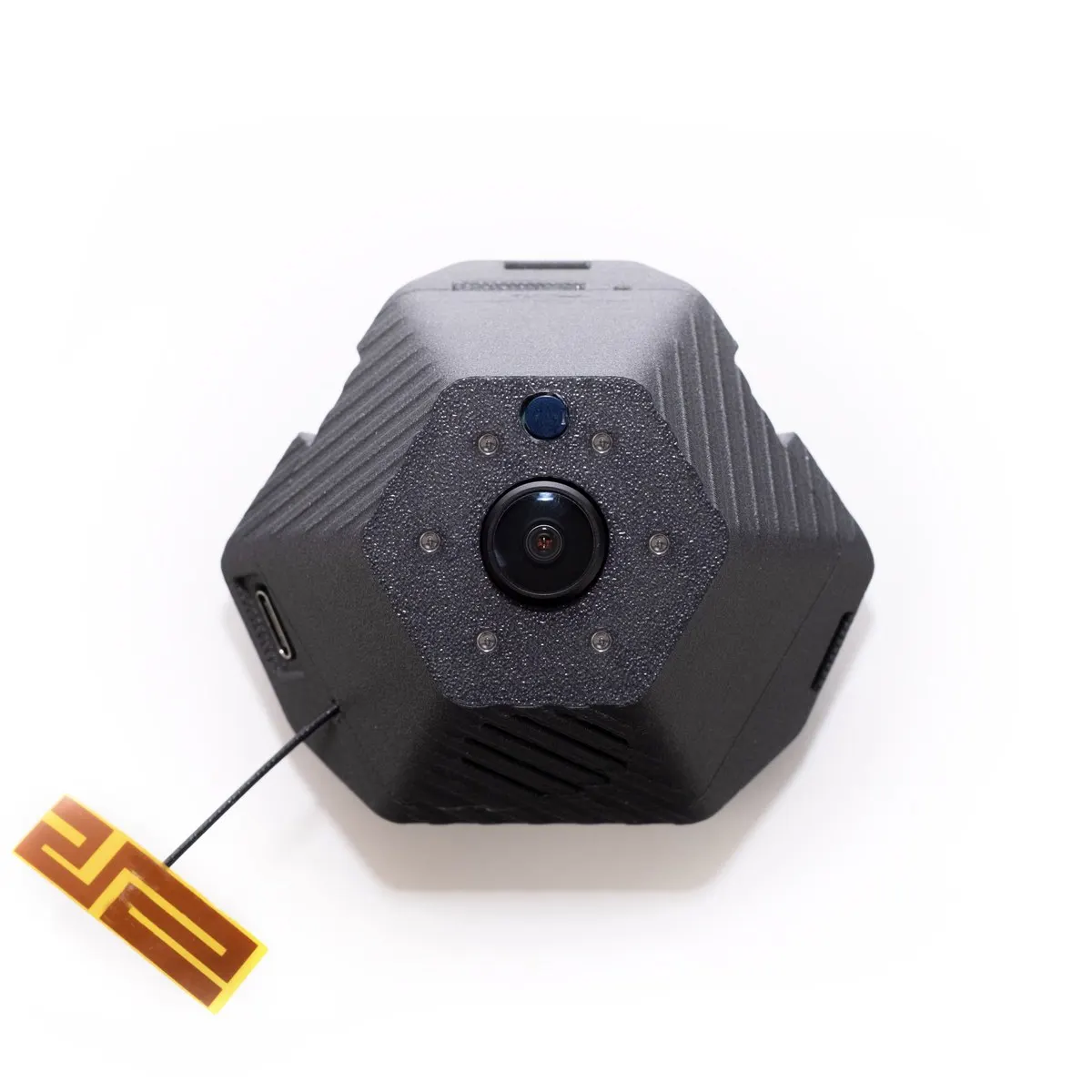 Buddy3D Camera 本体。USB-C のケーブル1本で本体につながります