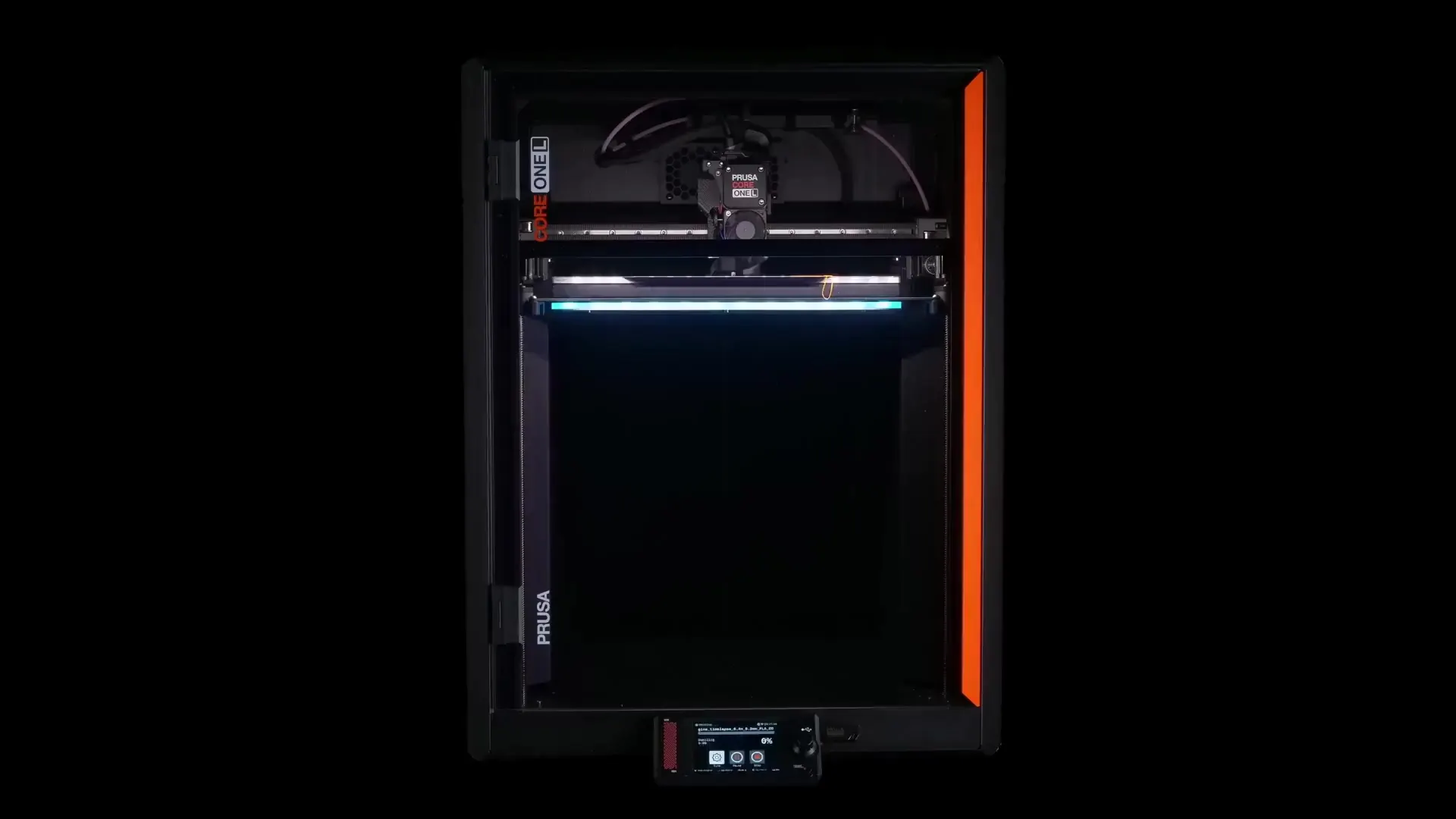 5つのツールヘッドを備えたPrusa XLと、稼働中のPrusa CORE One L